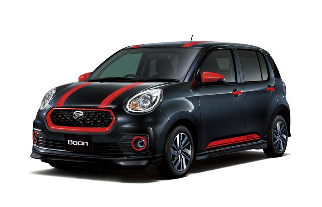 画像: レッドストライプパッケージ装着車。14インチアルミホイールとLEDフォグランプはオプション。