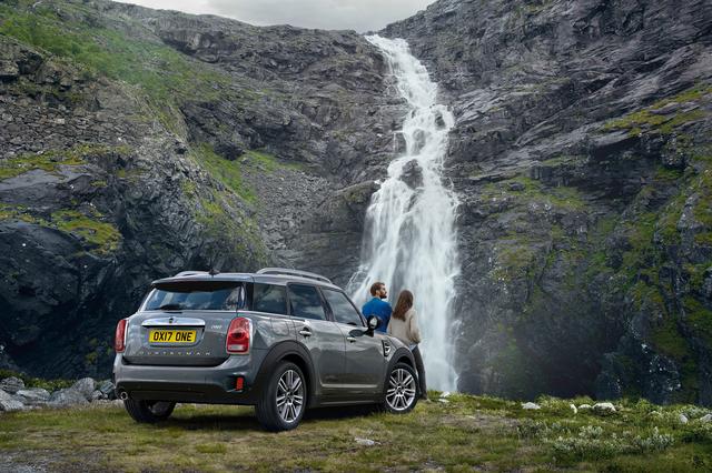 画像: MINI ONEクロスオーバーは前輪を駆動するFFモデルとなる。