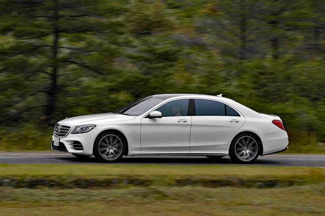 画像: S400でも走りは十分だが、V8ツインターボ+4WD+ロングのS560は、さらに快適だ。