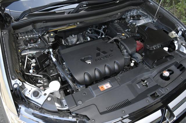画像: 試乗車は4WDモデル。4J12型MIVECエンジンは2359cc直4SOHCで169ps/220Nmを発生。2WDモデルは4J11型エンジンで1998cc直4SOHC。150ps/190Nmとなる。