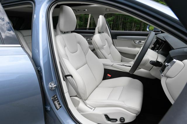 画像: V90 T5モメンタムの試乗車はBowers&Wilkinsプレミアムサウンドオーディオシステム(オプション価格45万円)を装着。