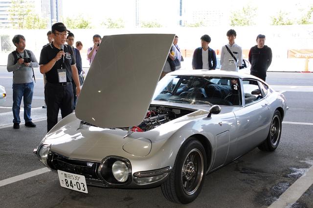 画像: 参加車両をオーナーそれぞれに語ってもらう「愛車自慢」のコーナーも。聞けば由緒来歴のある車両が次から次へと登場し、ただただ驚くばかり。