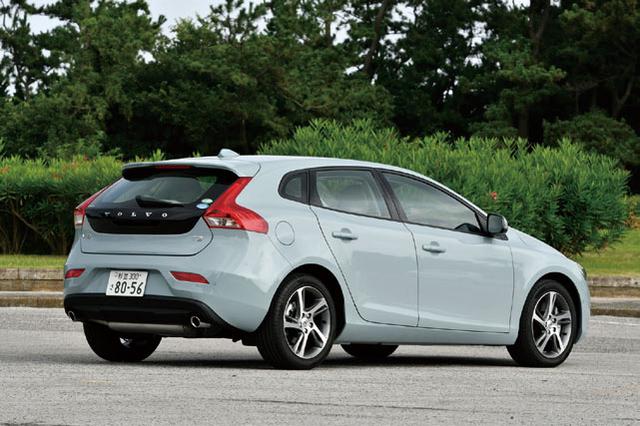 画像: アマゾンブルーのボディカラーは爽快なイメージのV40にぴったり。