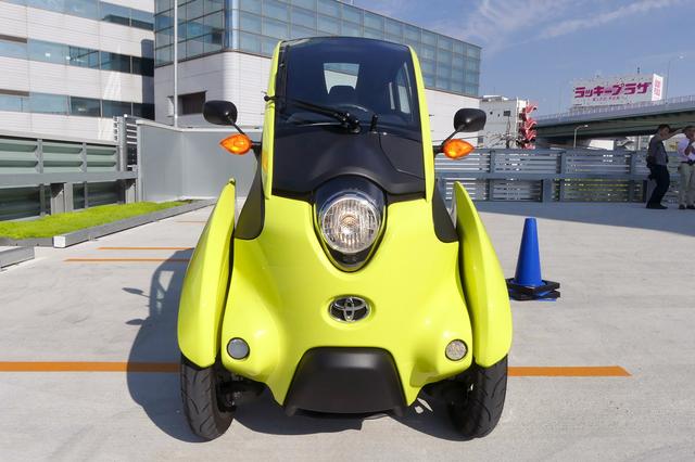 画像: トヨタ i-ROADのちょっと愛嬌のあるフロントマスク。ワイパーはもちろん装備。