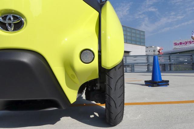 画像: トヨタ i-ROADのタイヤはバイク用に似ているが、実は特注品。