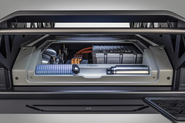 画像: 燃料電池車の心臓部であるFCスタック。