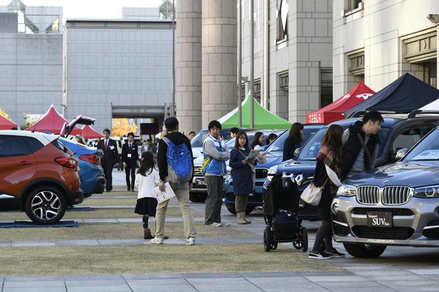 画像: 様々なブランドのモデルを見て触って比較することができるのが嬉しい。