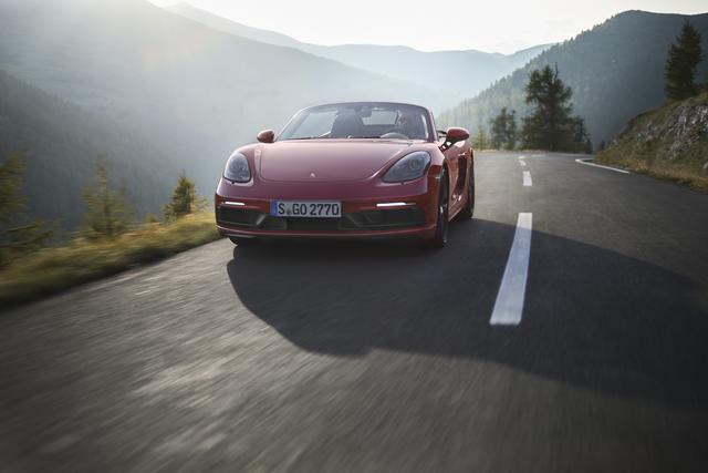 画像: 718ボクスターGTS。精悍な顔つきだ。
