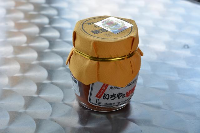 画像: おいしさの秘密のひとつが中に使われているピリ辛の「いちやの味噌だれ」(648円)。