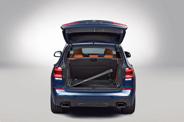 画像: ラゲッジルーム容量は標準状態で550L、最大で1600L。新型X3の使い勝手は格段に向上した。