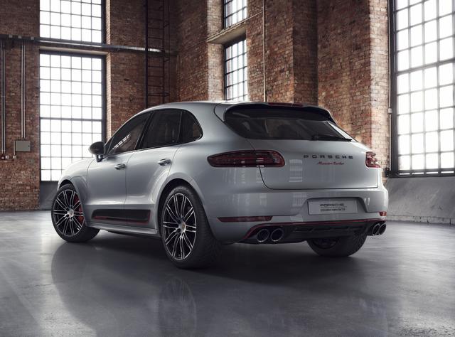 画像: “Macan turbo”のエンブレムが赤いのがポイント。