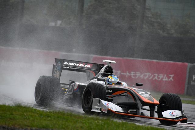 画像: 予選1ポイントを手中にすべく必死の走行