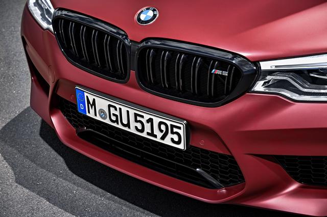 画像: キドニーグリルの周囲にはBMW Individualのハイグロス・シャドウを採用。
