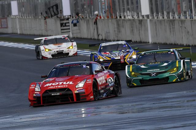 画像: スリックに賭けたが失敗、GT300のテールエンダーに飲み込まれるポイントリーダー