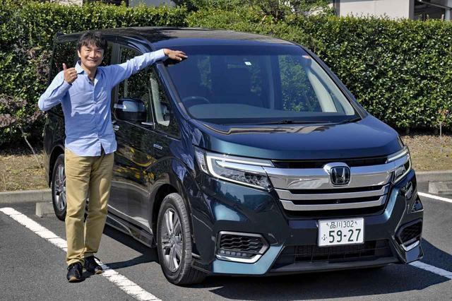 画像: ステップワゴン ハイブリッドのパフォーマンスにご満悦?の岡本レポーター。