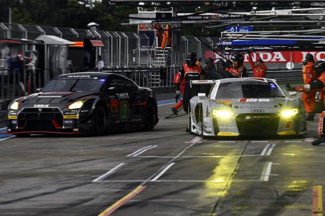 画像: ここまでシリーズ僅か1ポイントの21号車Audi R8がウェットで頭角を現わす