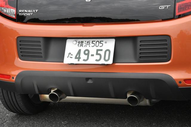 画像: クロームのデュアルエキゾーストパイプはトゥインゴGT専用。