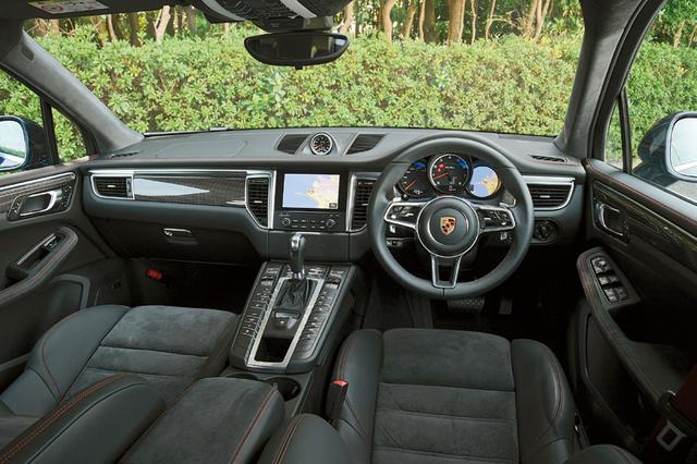 画像: ライジングコンソールには走行モードや車高調整のスイッチ、空調設定など多くの操作スイッチが並ぶ。