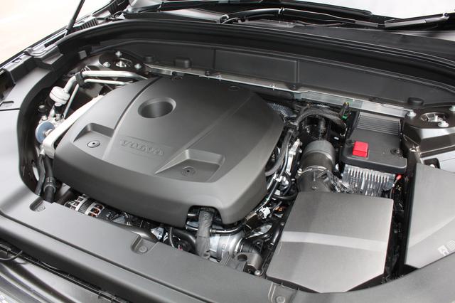 画像: 試乗車は「T5」で、254ps/350Nmを発生する2ℓガソリン直噴ターボエンジンを搭載している。