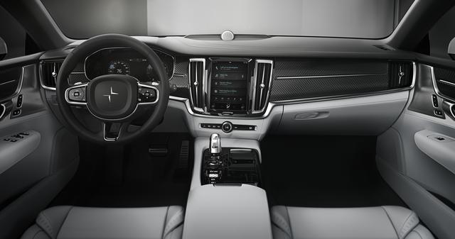 画像: ポルスター1のインテリア。S90 T8に似たテイストを持つがポールスターのバッジが付けられる。