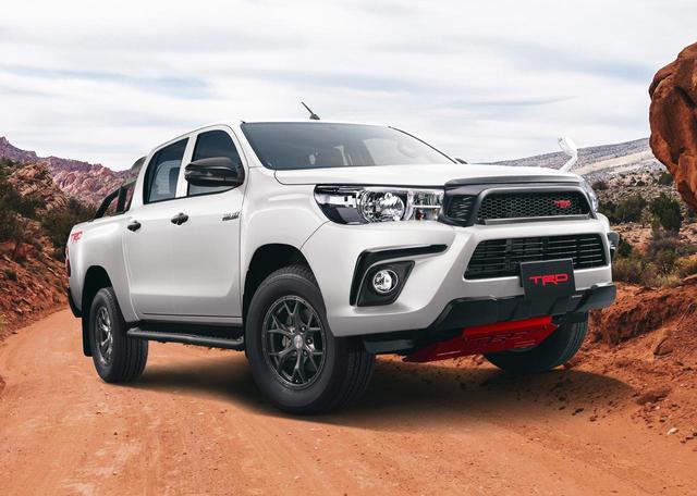 画像: TRDのパーツをまとったトヨタ ハイラックス。