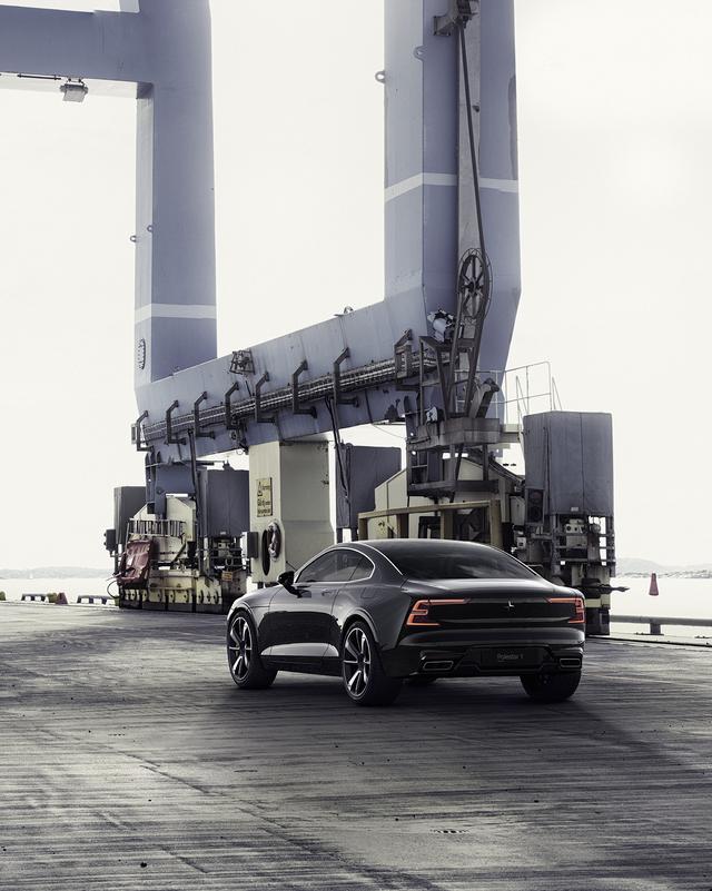 画像: ポールスター1は、世界で初めてオーリンズ社製新型連続電子制御サスペンションシステム(CESi)を搭載したモデルである。