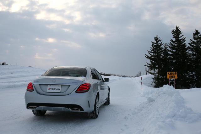 画像: 氷盤登坂試験路。隣には坂の角度が異なる圧雪登坂試験路がある。