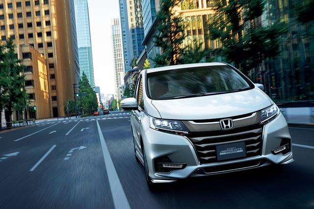 画像: ODYSSEY HYBRID ABSOLUTE・Honda SENSING(7人乗り)(プラチナホワイト・パール)。