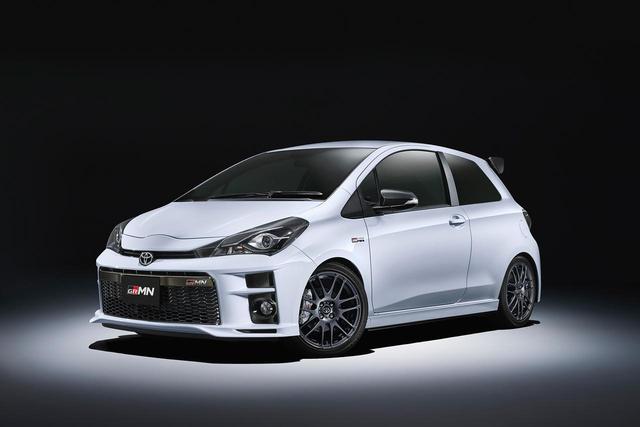 画像: ヴィッツGRMN。ボディカラーはスーパーホワイトⅡのみ。<オプション装着車>