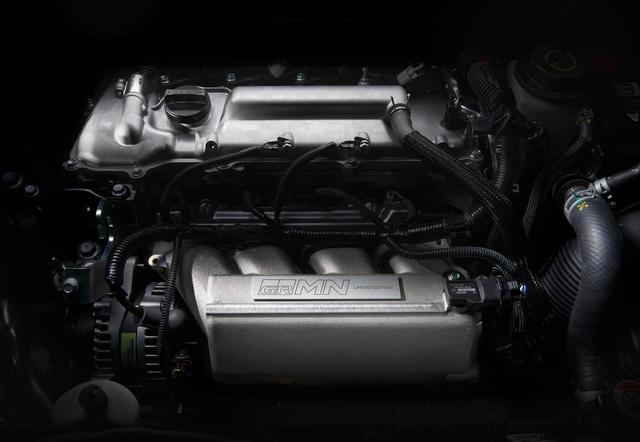 画像: エンジンは1.8Lスーパーチャージャーの2ZR-FEを搭載。駆動方式はFF。