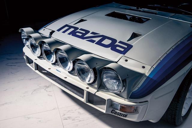 画像: リトラクタブルヘッドランプはつぶされ、補助灯とともにバイポットに装着されている。(photo:Courtesy RM Sotheby's)