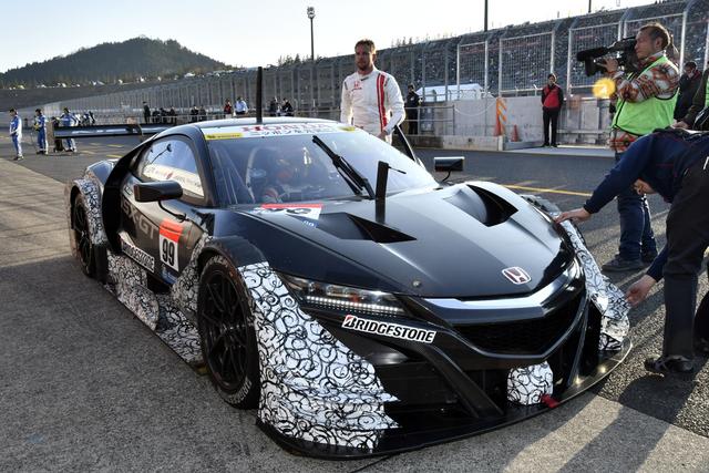 画像: 来季のテスト車両でバンドーン選手とコンビを組みデモレース