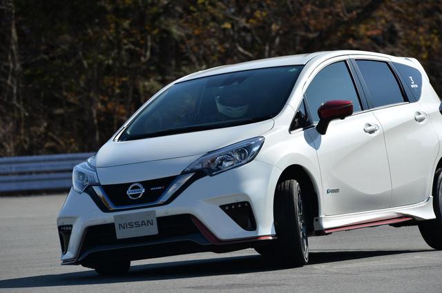 画像: 今回ドライブしたノート e-パワーNISMOはボディ補強やサスチューンが施されている。