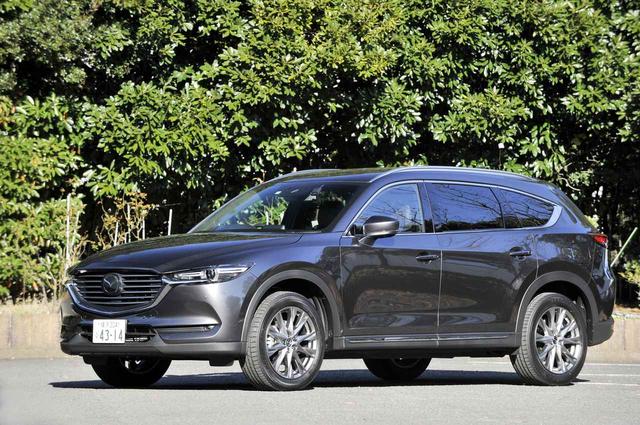 画像: フロントグリルは CX-5ではメッシュだが、CX−8では横桟を採用した。
