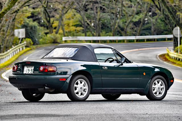 画像: クローズド・スタイルのまとまりもいい。リアウインドーはビニール製だった。