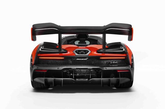 画像: マクラーレン セナのリアに「SENNA」のロゴがある。