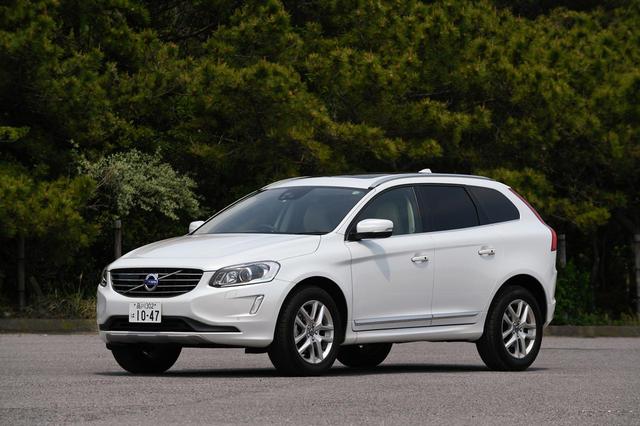 画像: 従来モデルのXC60。新型は全高を低くスポーティに、シャープな印象のデザインに変更されている。