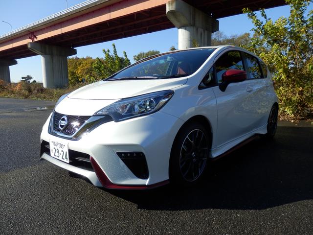 画像: 今回の教習車はノートNISMO S。もっとハードな仕様を予想していたが、サイズも含めて実用的だった。ステアリング操作に対する反応は鈍からず鋭からずという感じで良い教習車だった。