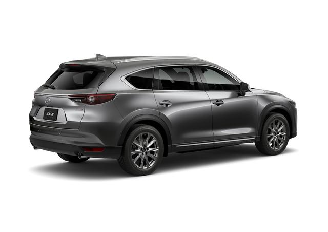 画像: CX-8は全長4900mm/ホイールベース2930mmだ。CX-5は全長4545mm/ホイールベース2700mm。