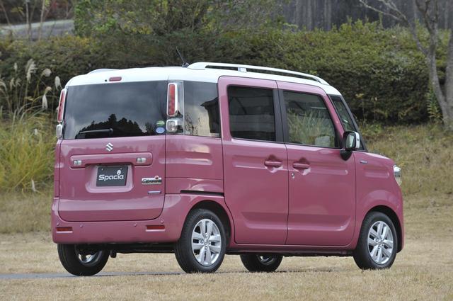 画像: 前後のウインドーを立て、フードの高さを上げて大きさを表現している。