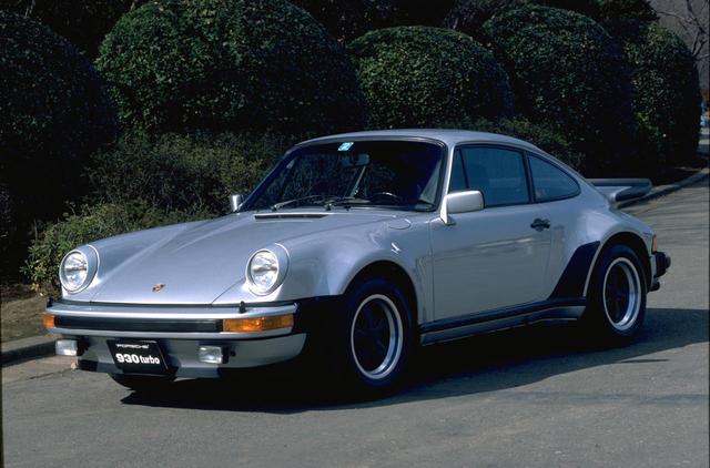 画像: 911ターボは当時「サーキットの狼」でも登場していたこともあり人気があった。当時は自動車誌だけでなくTV番組やマンガ、消しゴムまで流行し、一大ムーブメントとなっていった。