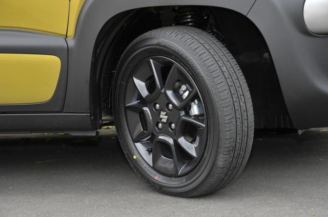 画像: 撮影車のタイヤは175/60R16のBSエコピア。ブラックのアルミホイールは全グレードで標準装備。