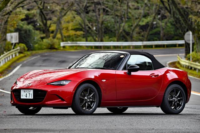 画像: 魂動デザインも採用され、オープンでもクローズドでもスポーツカーらしいスタイリングになった。