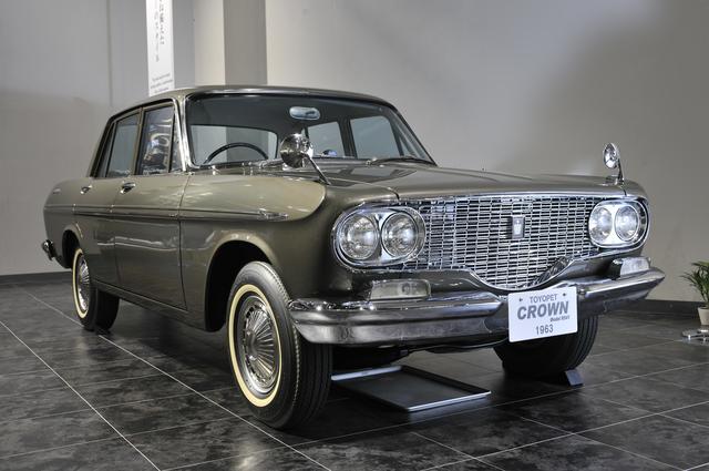 画像: トヨタ博物館所蔵の2代目クラウン。RS41型(1963年)、全長×全幅×全高:4610×1695×1460mm、ホイールベース:2690mm、車両重量:1265kg、エンジン型式:直4OHV、排気量:1897cc、最高出力:90ps/5000rpm。