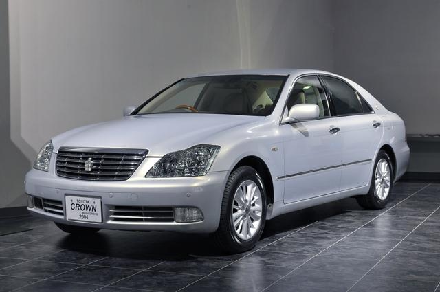 画像: トヨタ博物館が所蔵するGRS182型 クラウンロイヤル(2003年)、全長×全幅×全高:4840×1780×1470mm、ホイールベース:2850mm、車両重量:1610kg、エンジン型式:V6DOHC、排気量:2994cc、最高出力:256ps/6200rpm。