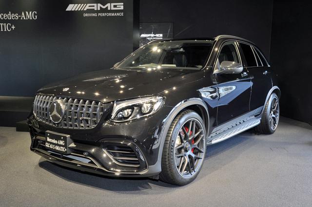 画像: 発表会場に展示された、GLC63S 4MATIC+ エディション1。ボディカラーはオブシディアンブラック。