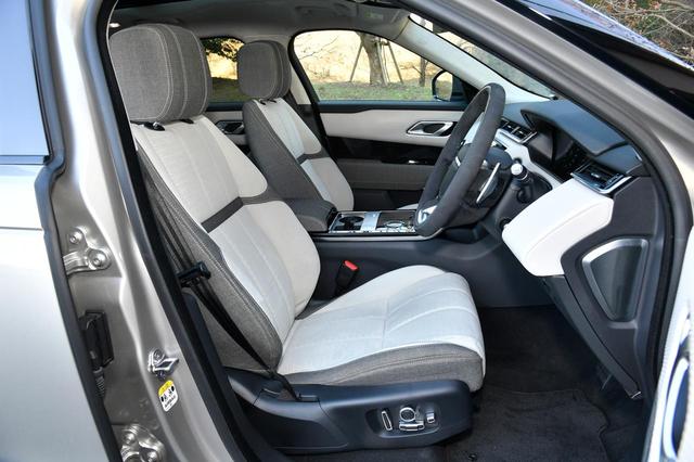 画像: 試乗車にはプレミアムテキスタイル/スエードレザーのシートが採用されていた。