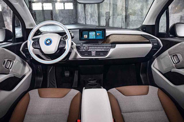 画像: 新型BMW i3ロッジのコクピット。
