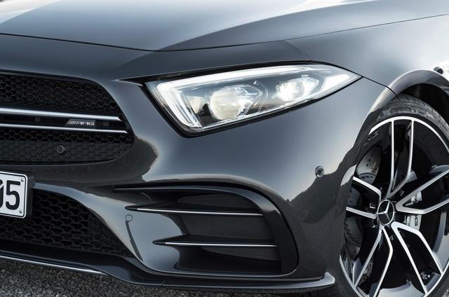 画像: メルセデス・AMG CLS 53 4MATIC+のヘッドライト。
