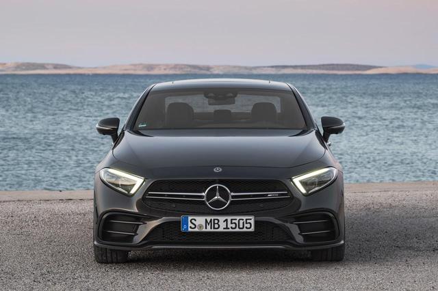 画像: メルセデス・AMG CLS 53 4MATIC+のフロントマスク。これまでの63モデルのグリルデザインに近い